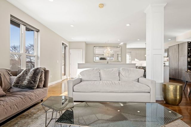 928 E Broadway 9, Boston, MA 02127
