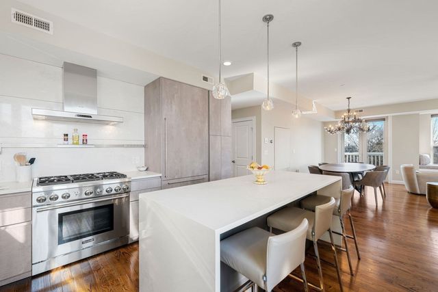 928 E Broadway 9, Boston, MA 02127