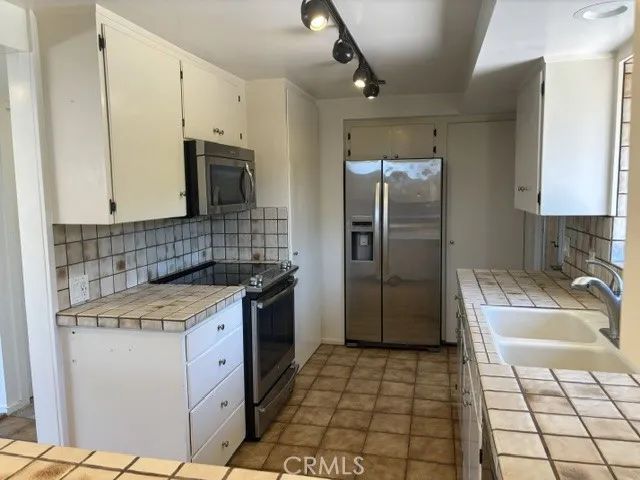 998 Oriole Drive, Laguna Beach, CA 92651
