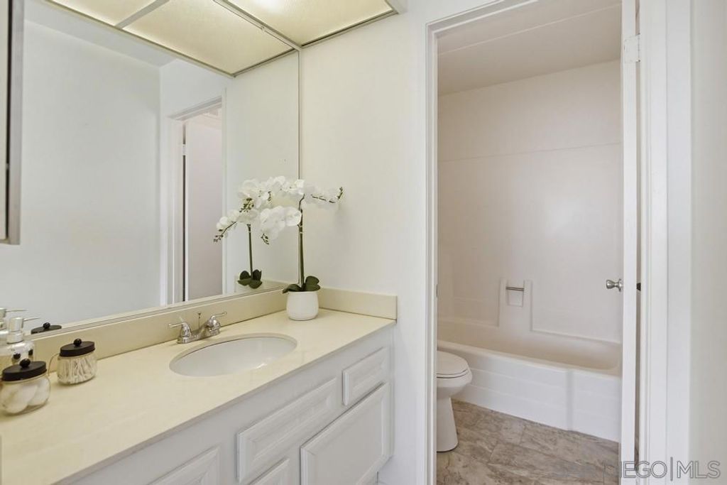 Image 12 of property listing at 321 Skyridge Ln, Escondido, CA 92026