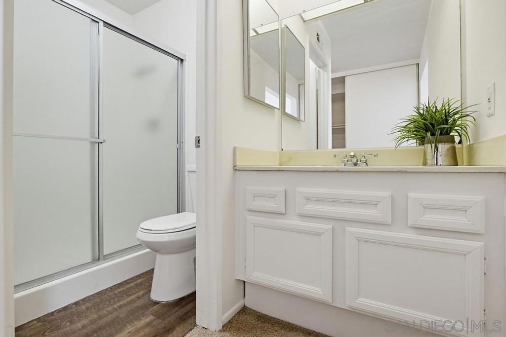 Image 16 of property listing at 321 Skyridge Ln, Escondido, CA 92026