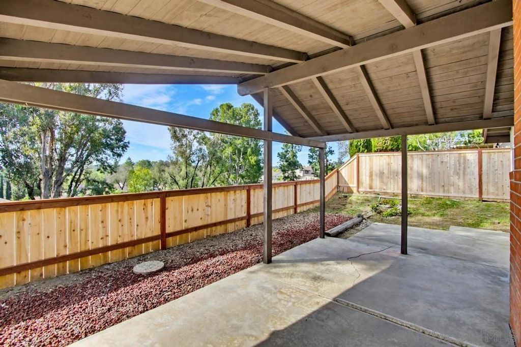 Image 18 of property listing at 321 Skyridge Ln, Escondido, CA 92026