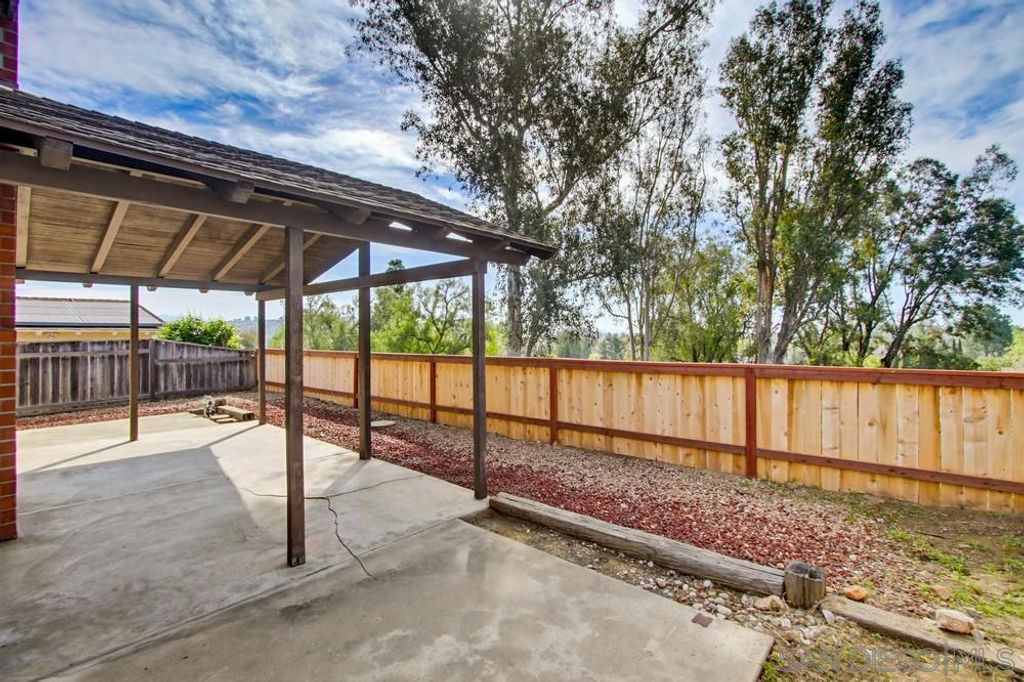 Image 22 of property listing at 321 Skyridge Ln, Escondido, CA 92026