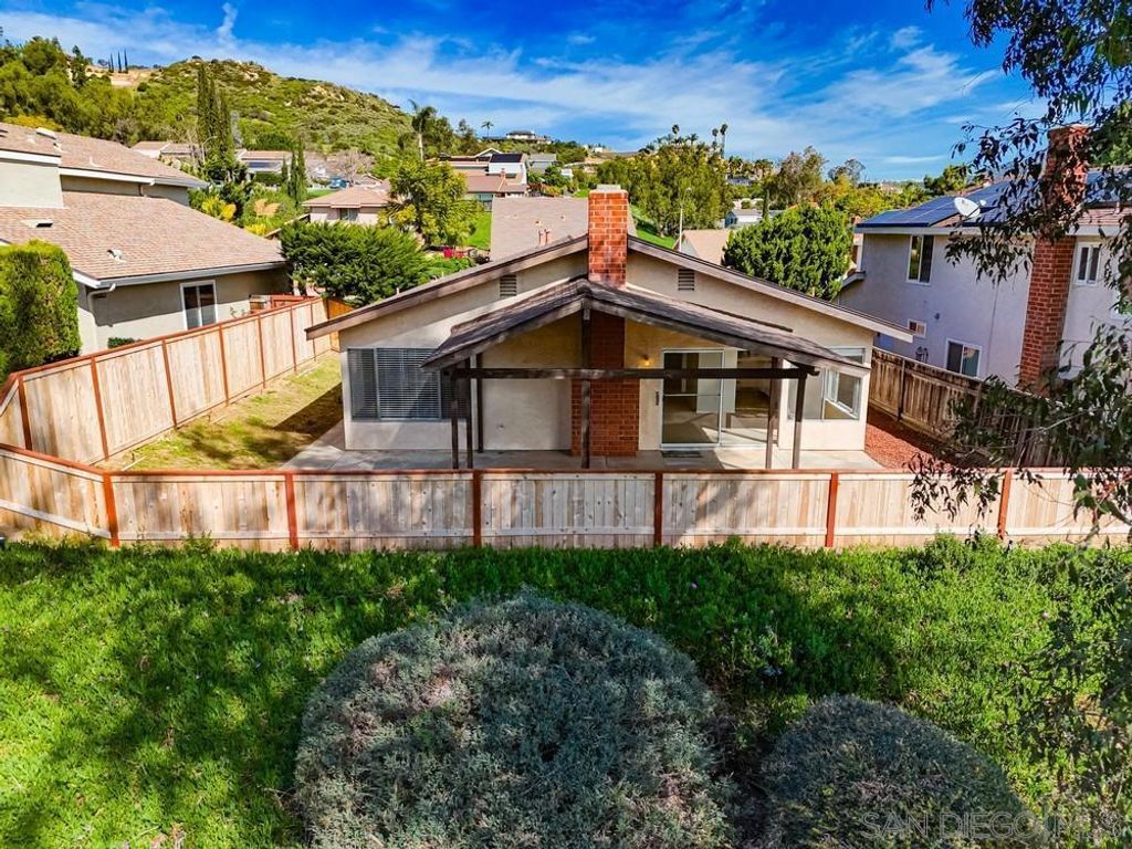 Image 25 of property listing at 321 Skyridge Ln, Escondido, CA 92026
