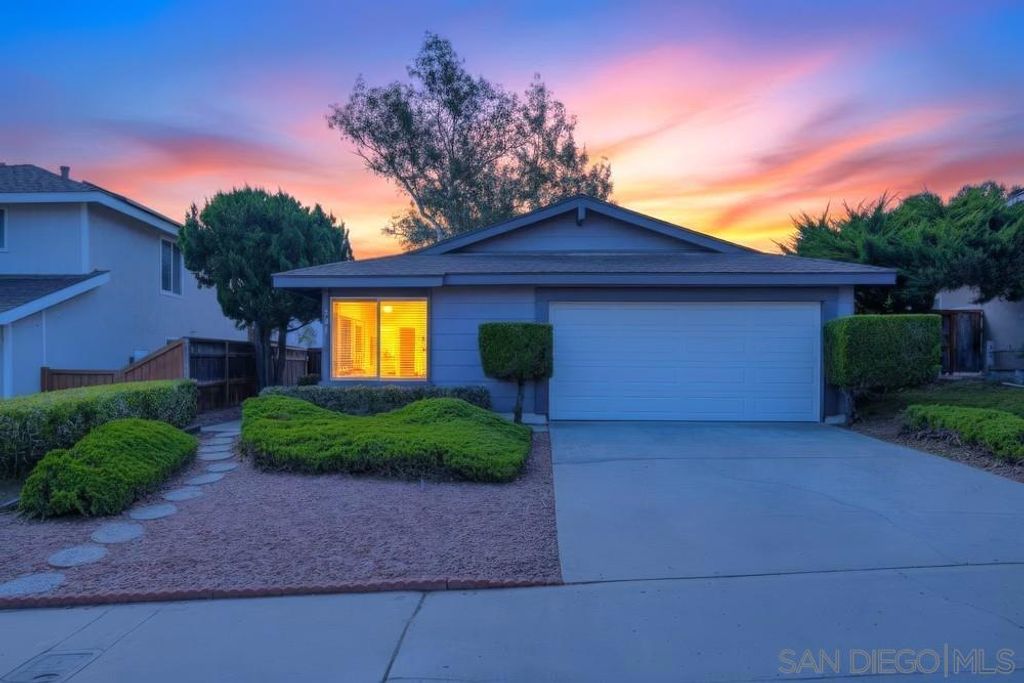 Image 28 of property listing at 321 Skyridge Ln, Escondido, CA 92026