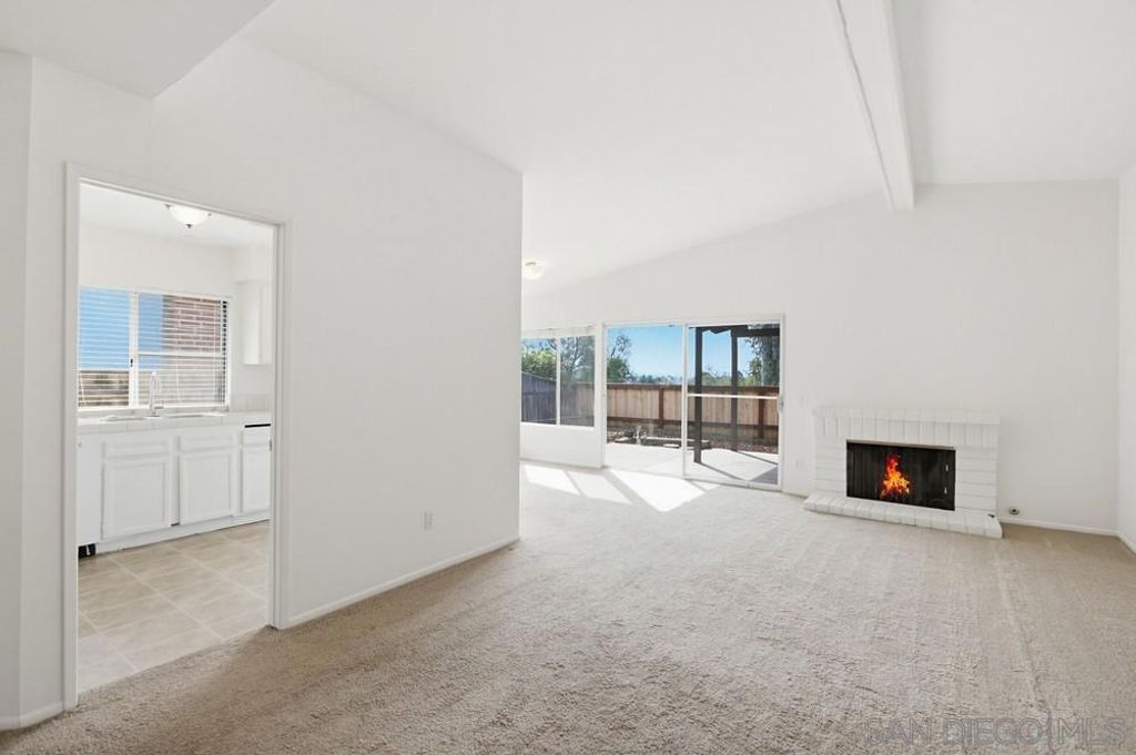 Image 4 of property listing at 321 Skyridge Ln, Escondido, CA 92026