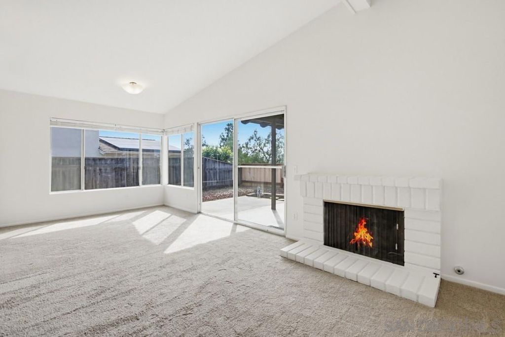 Image 5 of property listing at 321 Skyridge Ln, Escondido, CA 92026