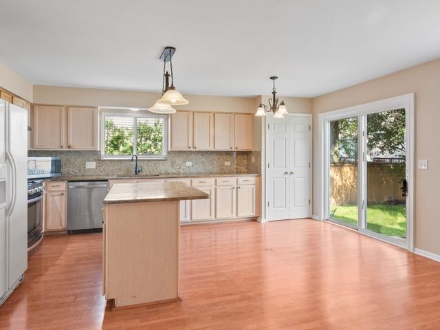 2607 Flagstone Circle, Naperville, IL 60564