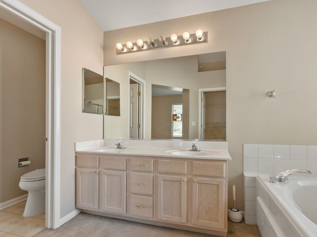 2607 Flagstone Circle, Naperville, IL 60564