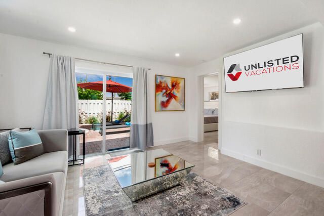 3131 Avenue H E, Riviera Beach, FL 33404