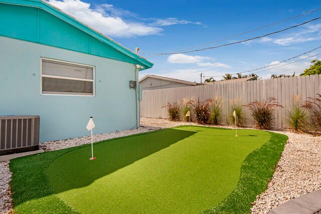 3131 Avenue H E, Riviera Beach, FL 33404