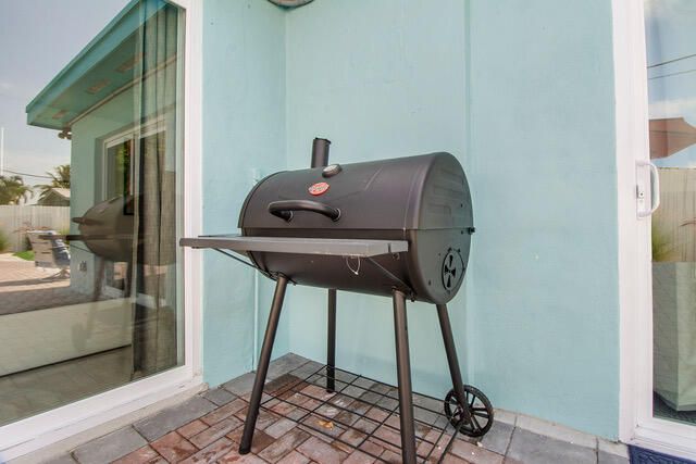 3131 Avenue H E, Riviera Beach, FL 33404