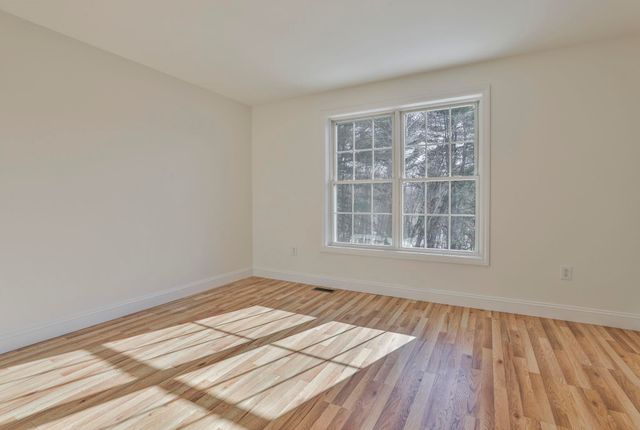 11 Tavernier Way, Manchester, NH 03109