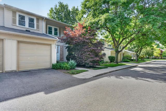 1641 Brentwood Drive, Troy, MI 48098