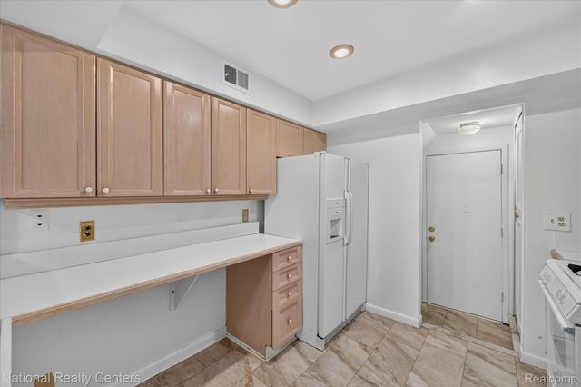 1641 Brentwood Drive, Troy, MI 48098