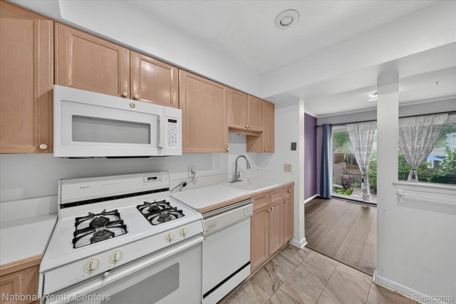 1641 Brentwood Drive, Troy, MI 48098