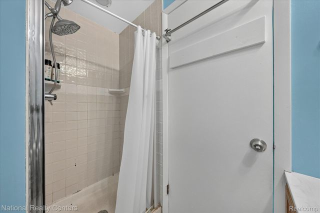 1641 Brentwood Drive, Troy, MI 48098