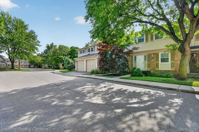 1641 Brentwood Drive, Troy, MI 48098