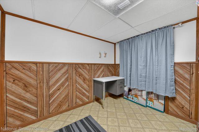 1641 Brentwood Drive, Troy, MI 48098