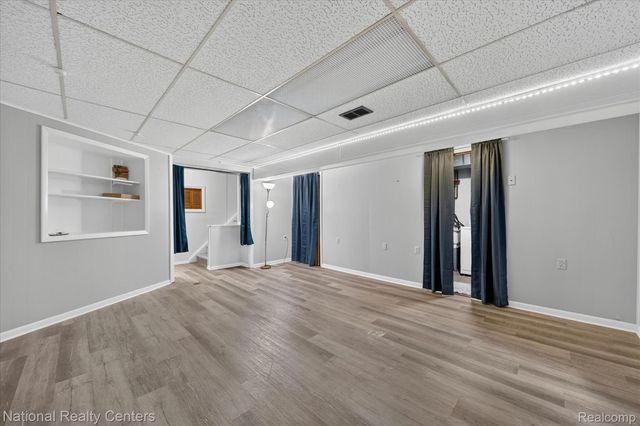 1641 Brentwood Drive, Troy, MI 48098