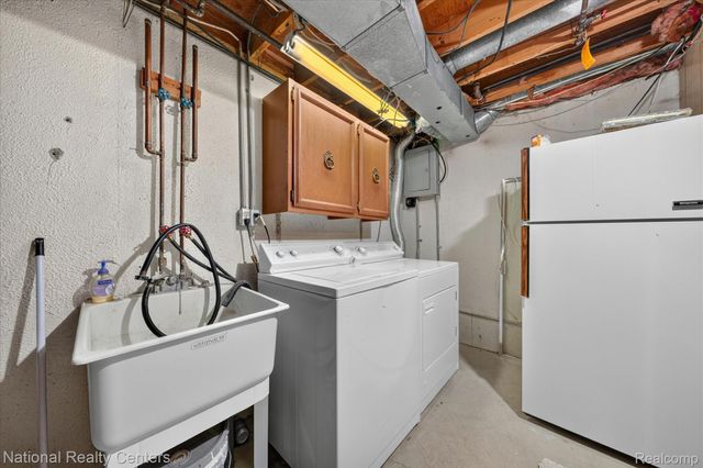 1641 Brentwood Drive, Troy, MI 48098