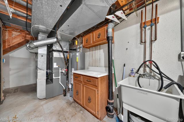 1641 Brentwood Drive, Troy, MI 48098
