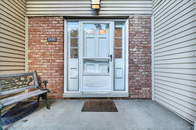 1641 Brentwood Drive, Troy, MI 48098