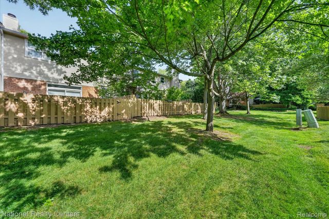 1641 Brentwood Drive, Troy, MI 48098