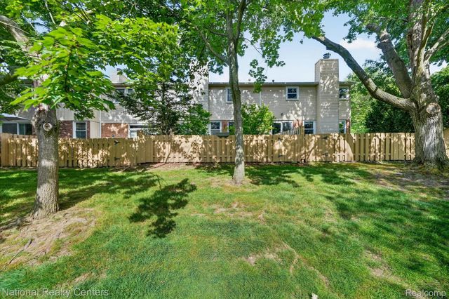 1641 Brentwood Drive, Troy, MI 48098