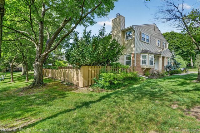 1641 Brentwood Drive, Troy, MI 48098