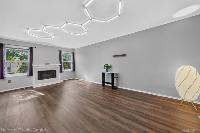 1641 Brentwood Drive, Troy, MI 48098