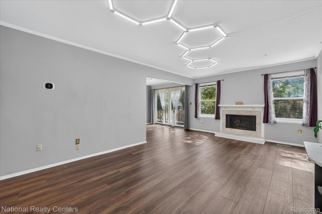 1641 Brentwood Drive, Troy, MI 48098