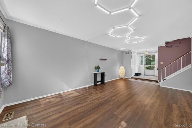 1641 Brentwood Drive, Troy, MI 48098