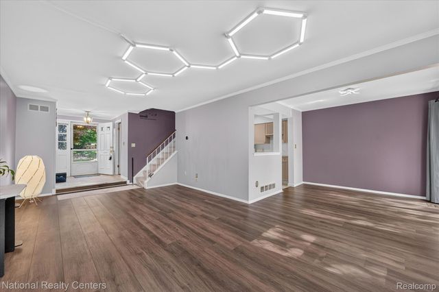 1641 Brentwood Drive, Troy, MI 48098