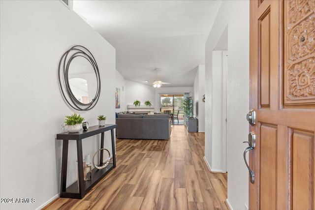 8818 W PIUTE Avenue, Peoria, AZ 85382