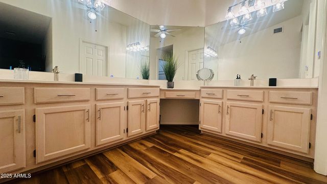 8818 W PIUTE Avenue, Peoria, AZ 85382