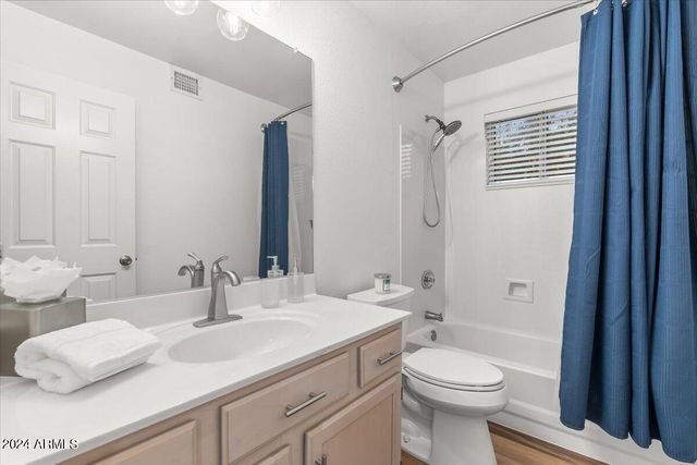 8818 W PIUTE Avenue, Peoria, AZ 85382