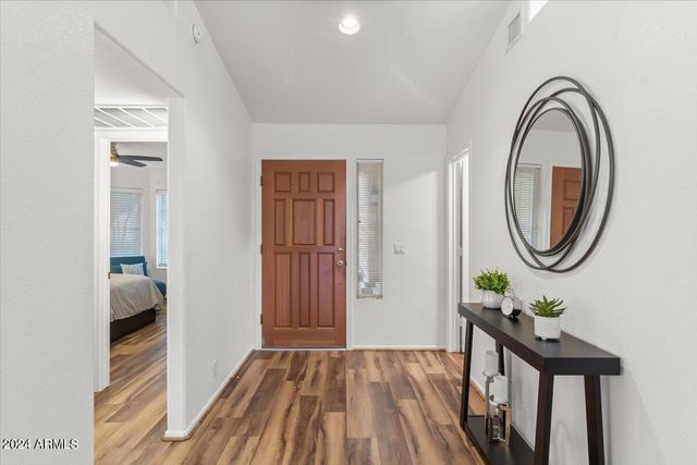 8818 W PIUTE Avenue, Peoria, AZ 85382