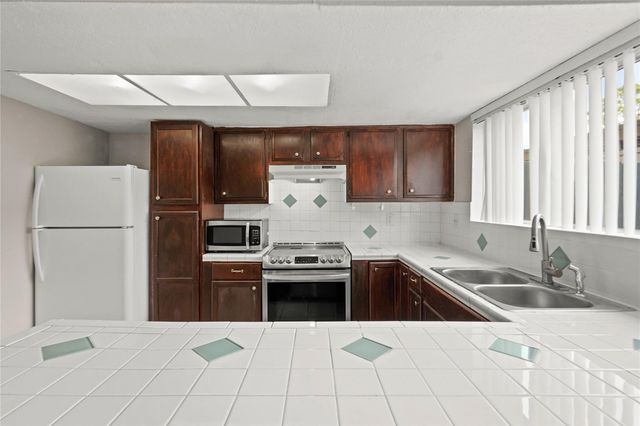 12873 High Star Drive, Houston, TX 77072