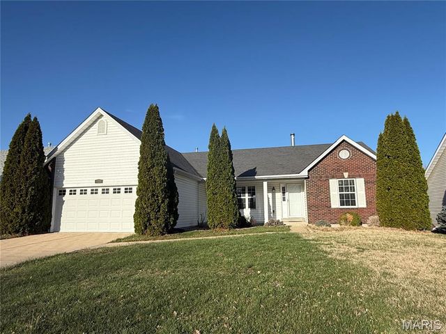 733 Pecan Hill Drive, St Charles, MO 63304