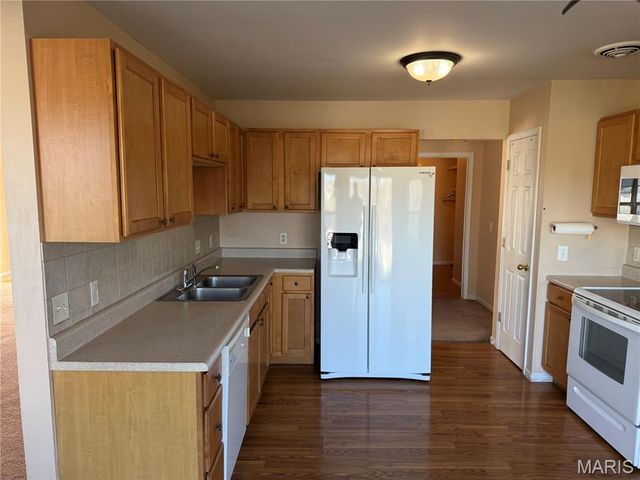 733 Pecan Hill Drive, St Charles, MO 63304