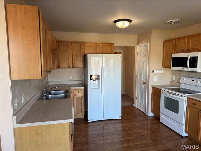 733 Pecan Hill Drive, St Charles, MO 63304