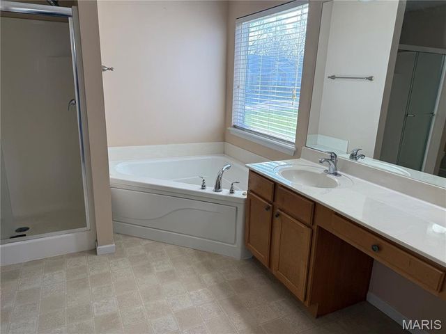 733 Pecan Hill Drive, St Charles, MO 63304