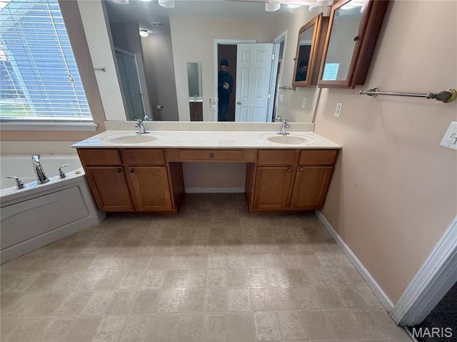 733 Pecan Hill Drive, St Charles, MO 63304