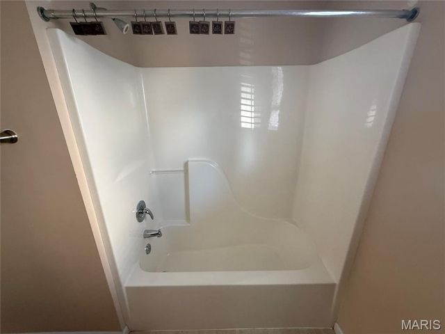 733 Pecan Hill Drive, St Charles, MO 63304