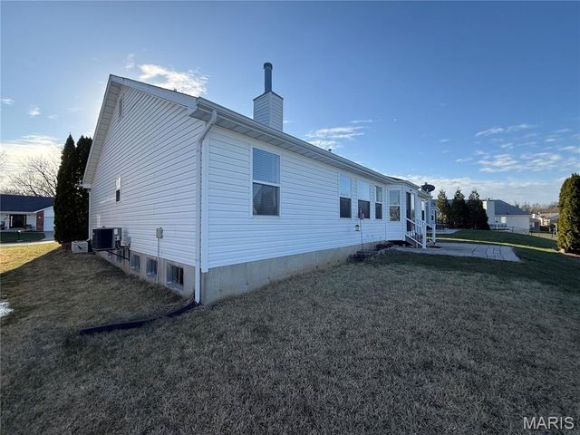 733 Pecan Hill Drive, St Charles, MO 63304