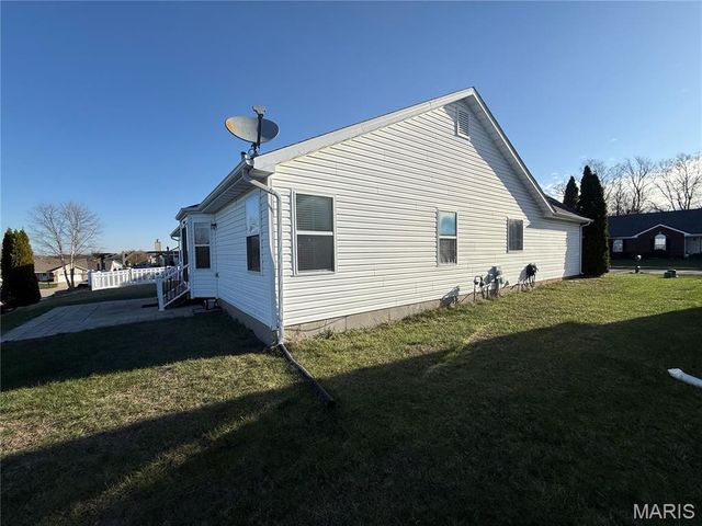 733 Pecan Hill Drive, St Charles, MO 63304