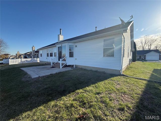 733 Pecan Hill Drive, St Charles, MO 63304