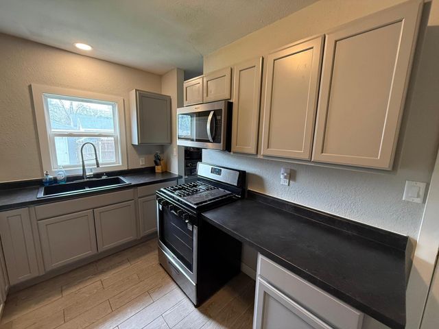 1518 BROADWAY N, Fargo, ND 58102