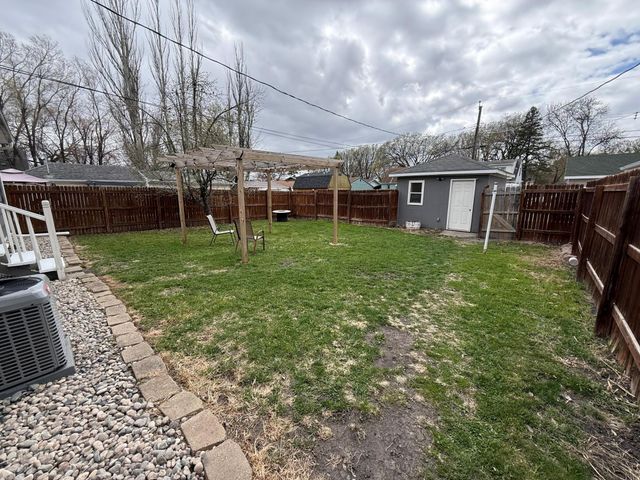 1518 BROADWAY N, Fargo, ND 58102